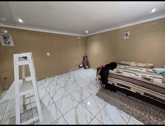 2 BEDROOM FREEHOLD FOR SALE IN MOFFAT VIEW